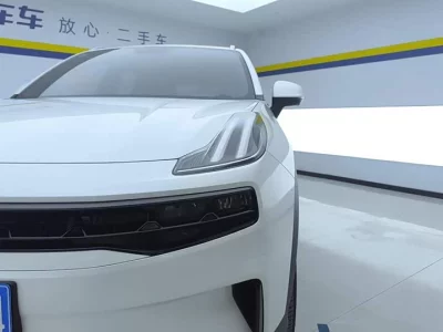 Lynk & Co 06