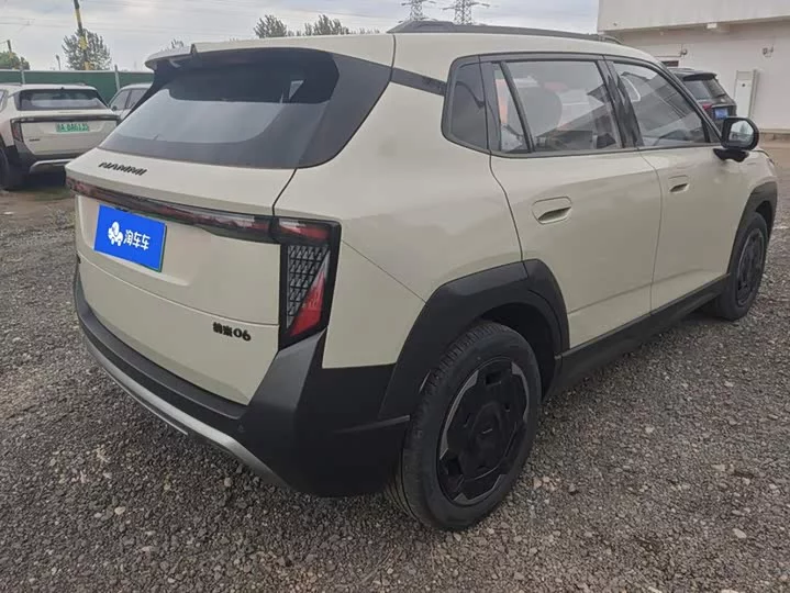 Dongfeng Nano 06