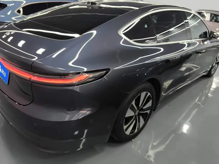 NIO ET7