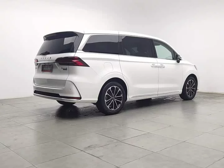 Roewe iMAX8