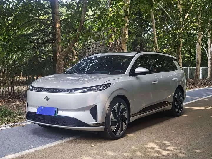 Dongfeng eπ008