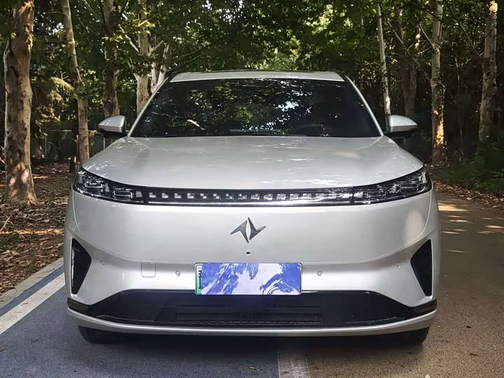Dongfeng eπ008