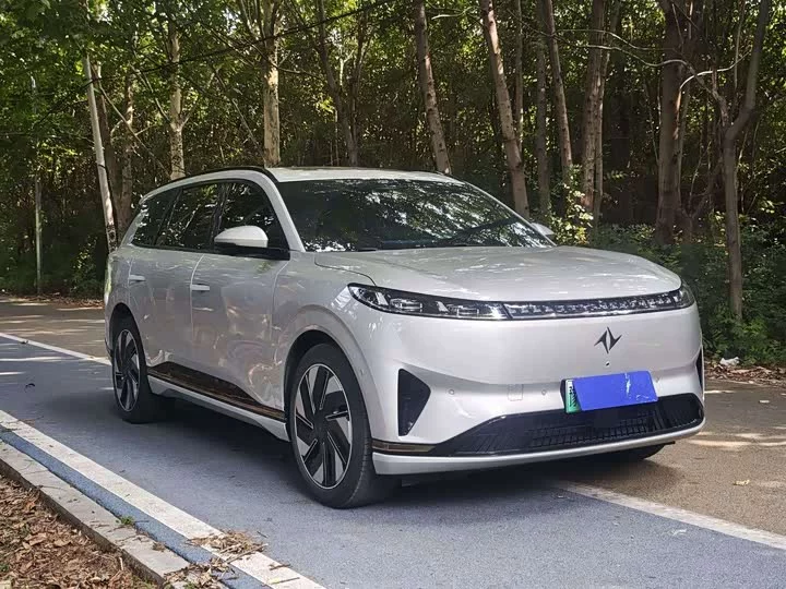 Dongfeng eπ008
