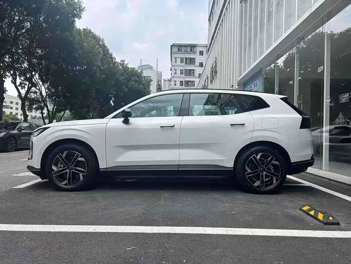 Volvo XC70 plug-in hybrid