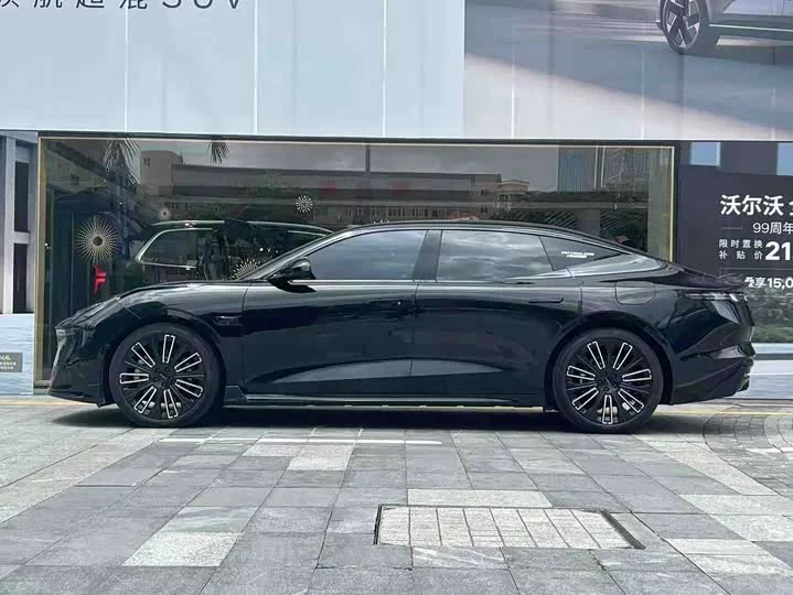 Lynk & Co 10