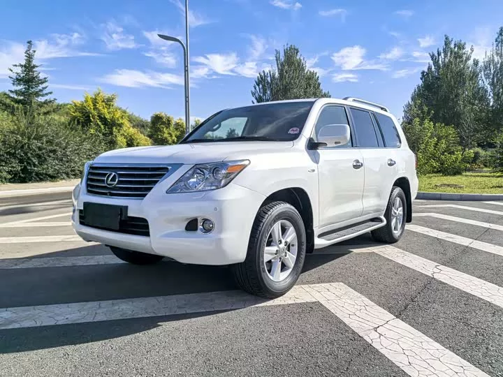 Lexus LX