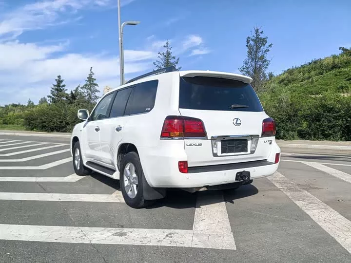 Lexus LX