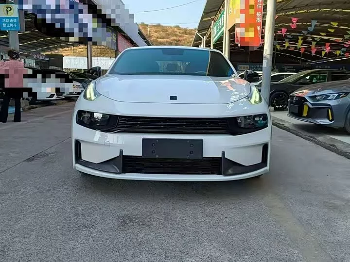 Lynk & Co 03