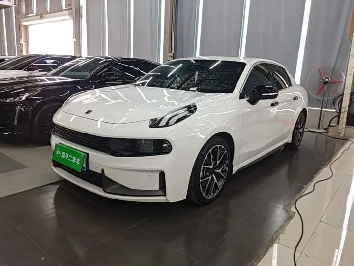 Lynk & Co 03