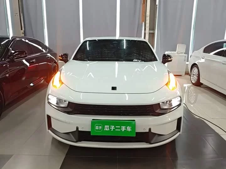 Lynk & Co 03