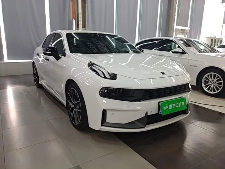 Lynk & Co 03