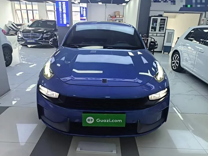 Lynk & Co 03