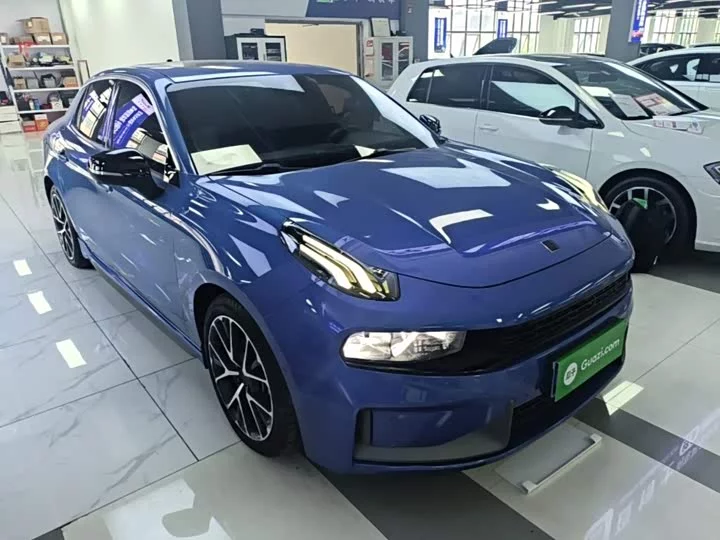 Lynk & Co 03
