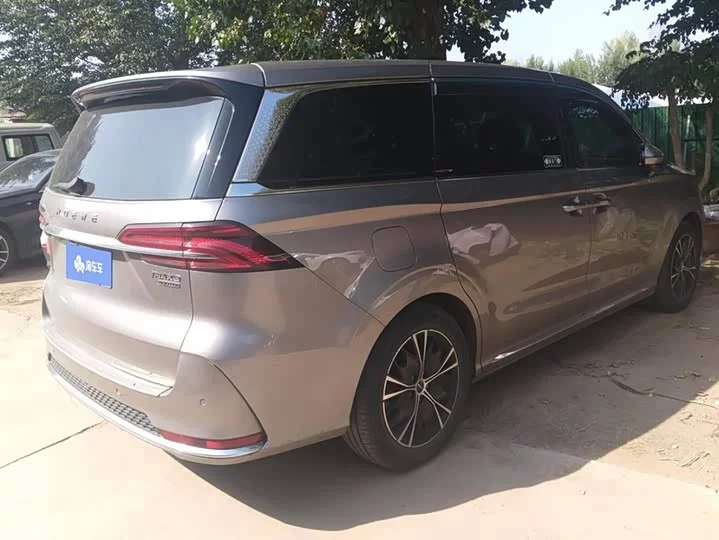 Roewe iMAX8