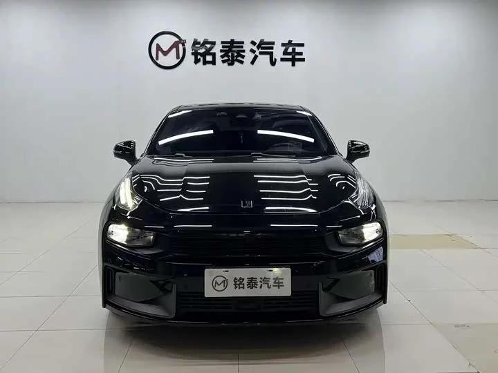 Lynk & Co 03