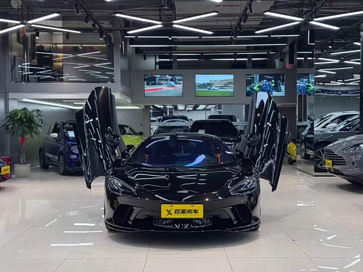 McLaren GT