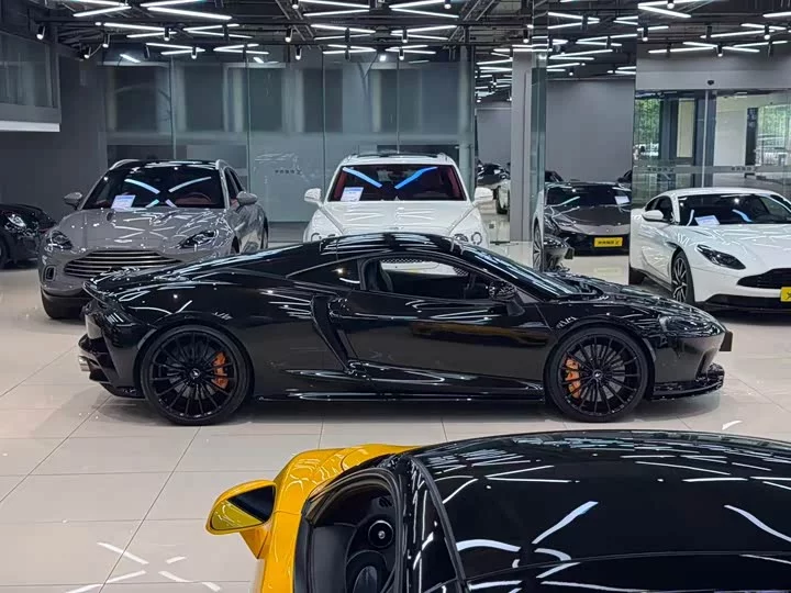 McLaren GT