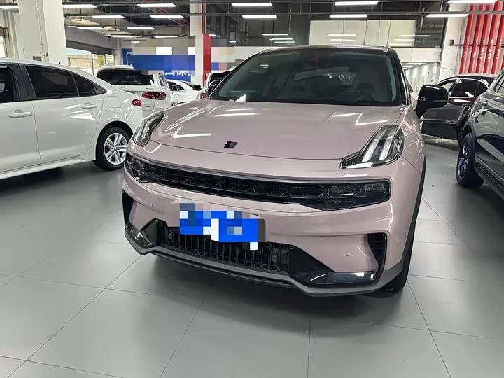 Lynk & Co 06