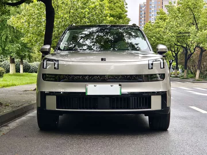 Lynk & Co 900