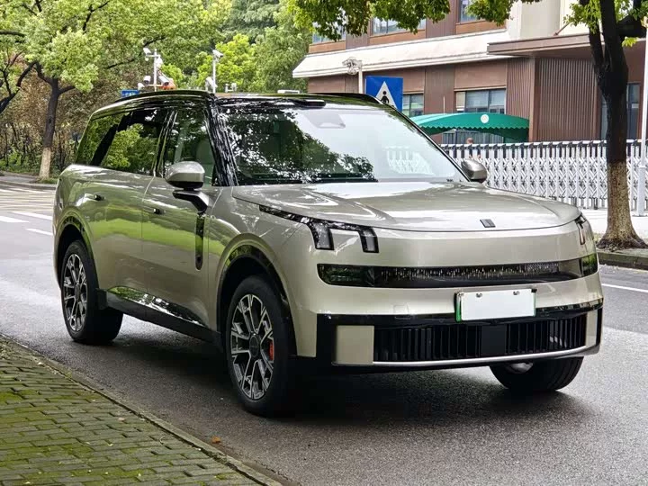 Lynk & Co 900