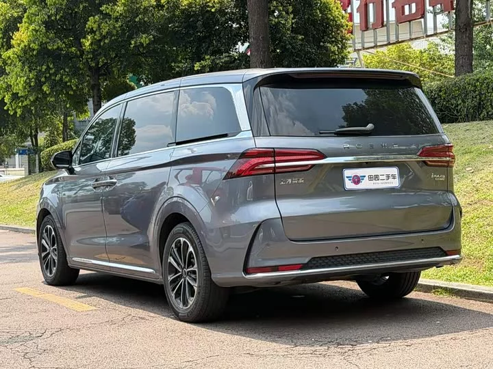Roewe iMAX8