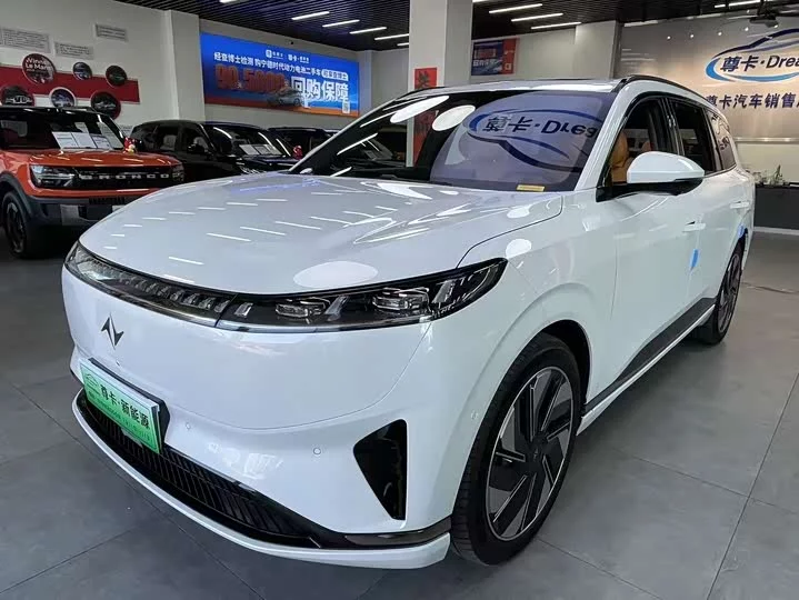 Dongfeng eπ008