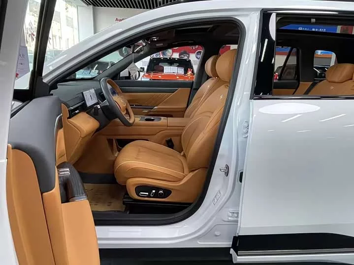Dongfeng eπ008