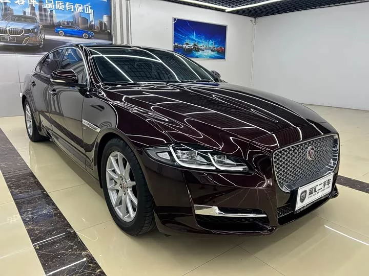 Jaguar XJ