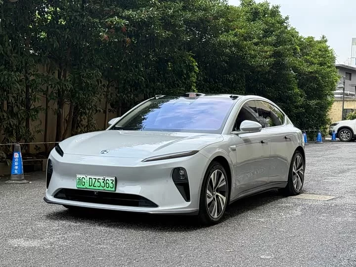 NIO ET5