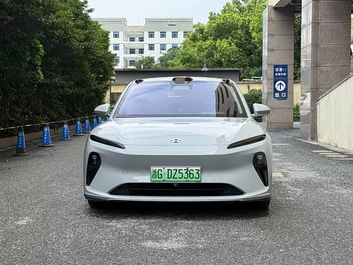 NIO ET5
