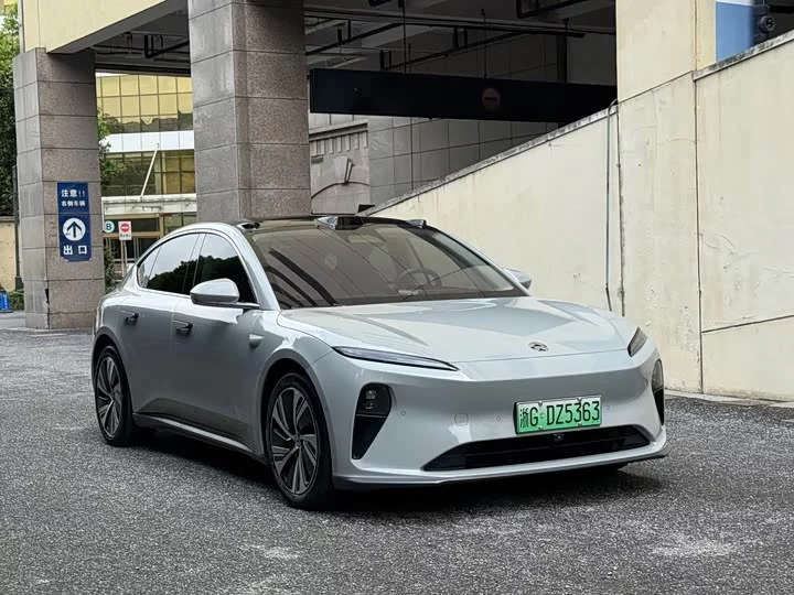NIO ET5