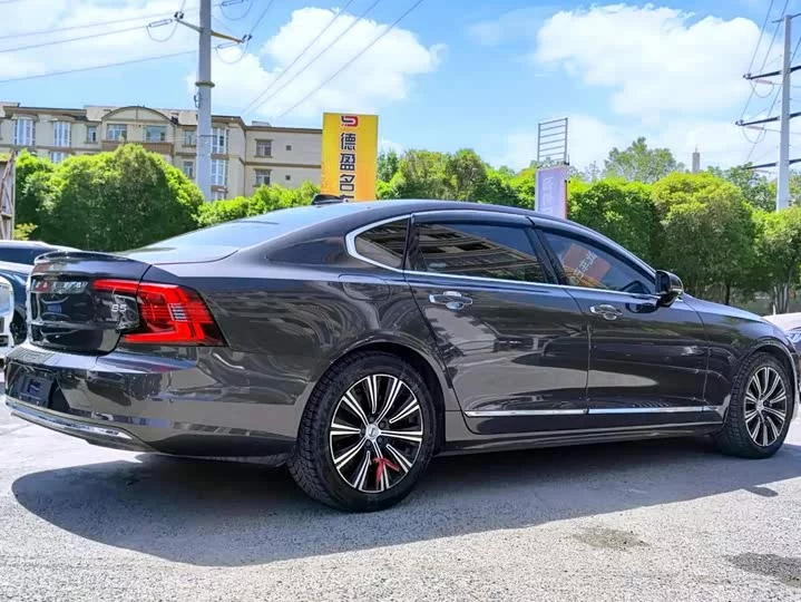 Volvo S90