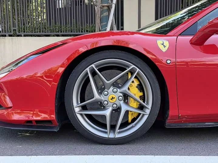 ferrari F8