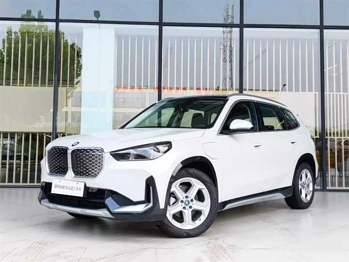 BMW iX1