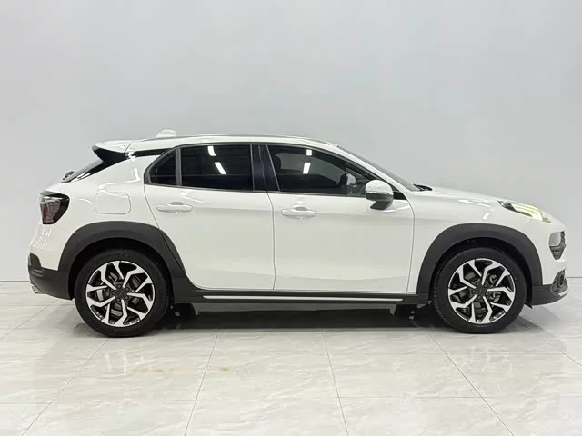 Lynk & Co 02