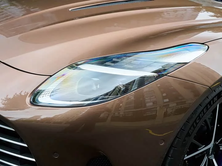 Aston Martin DB12