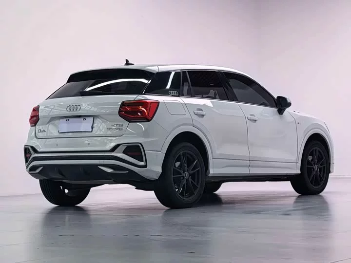Audi Q2L