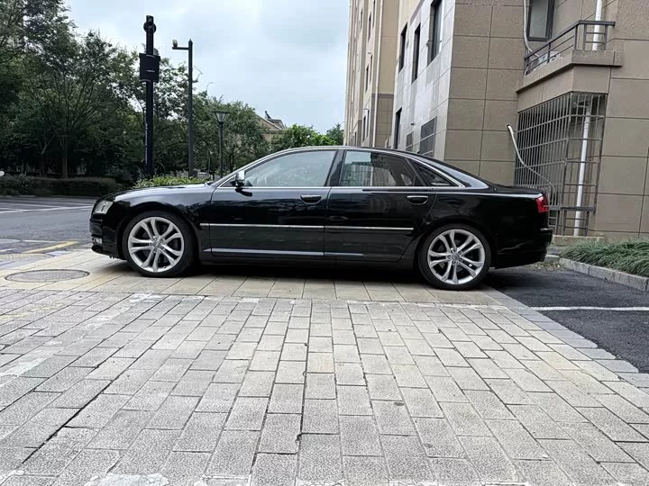 Audi S8