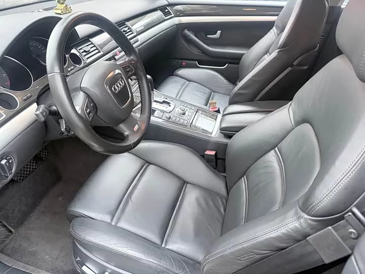 Audi S8