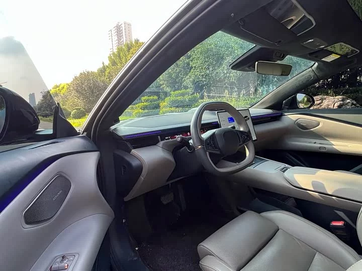 Lynk & Co Z10