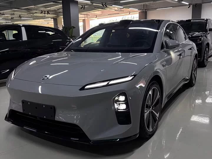 NIO ET5