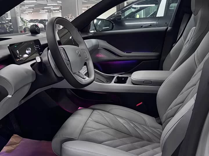 NIO ET5
