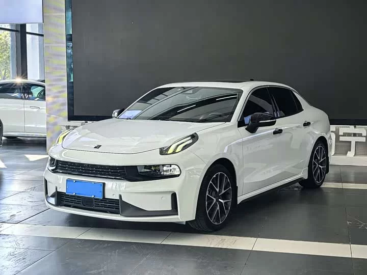 Lynk & Co 03