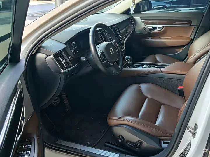 Volvo S90