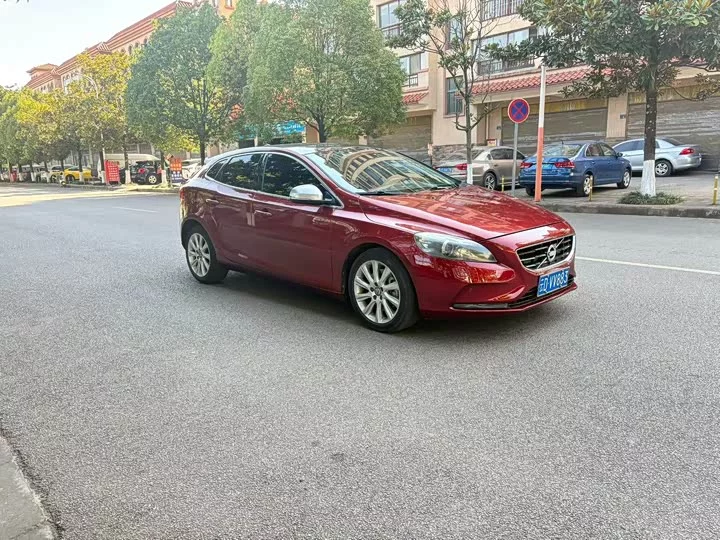 Volvo V40