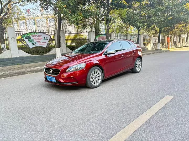 Volvo V40