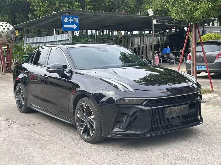 Lynk & Co 03