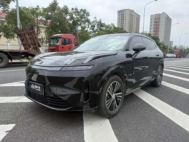 Lynk & Co 08 EM-P