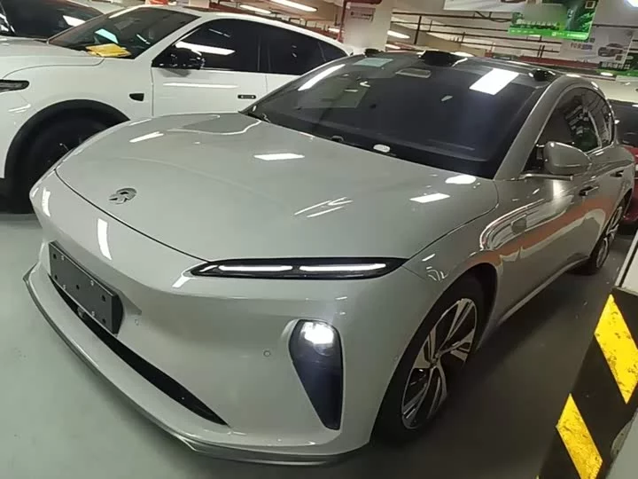 NIO ET5