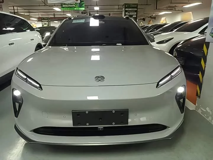 NIO ET5